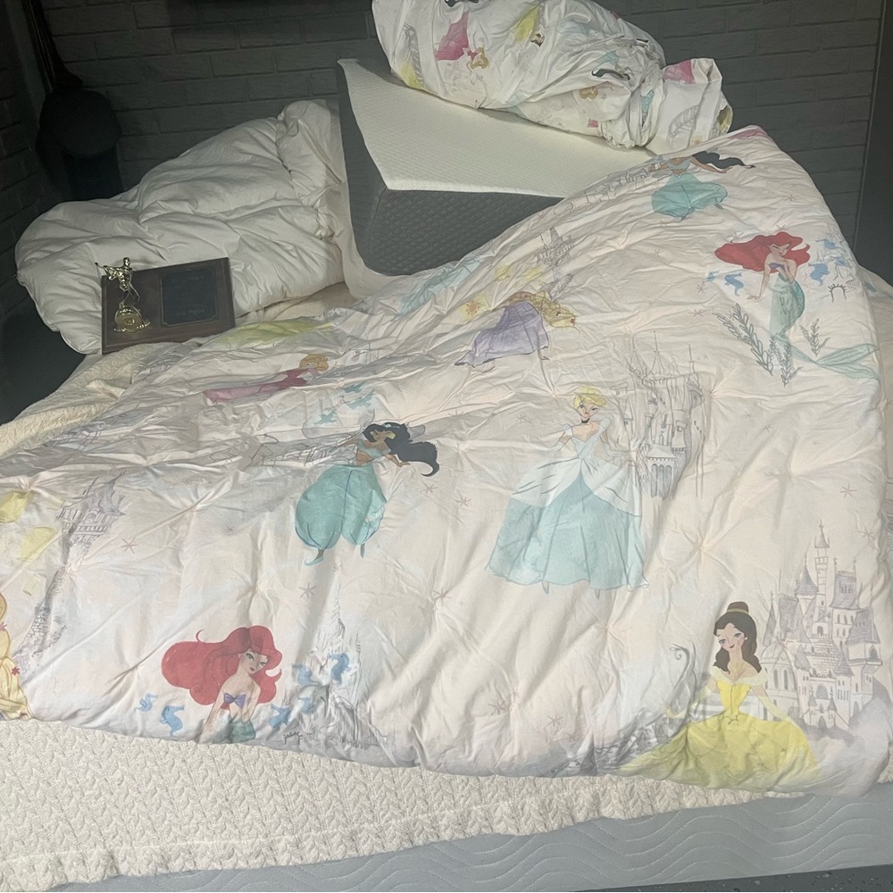 Disney Princess Comforter - Picture 2 of 4